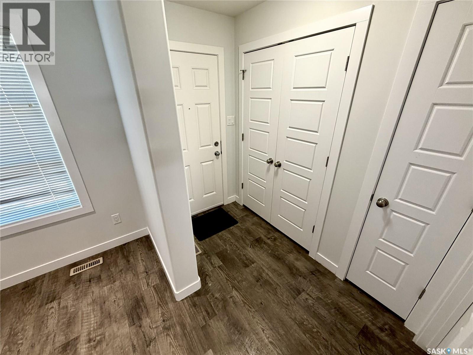 2043 Broder Street, Regina, Saskatchewan  S4N 3S3 - Photo 9 - SK041355