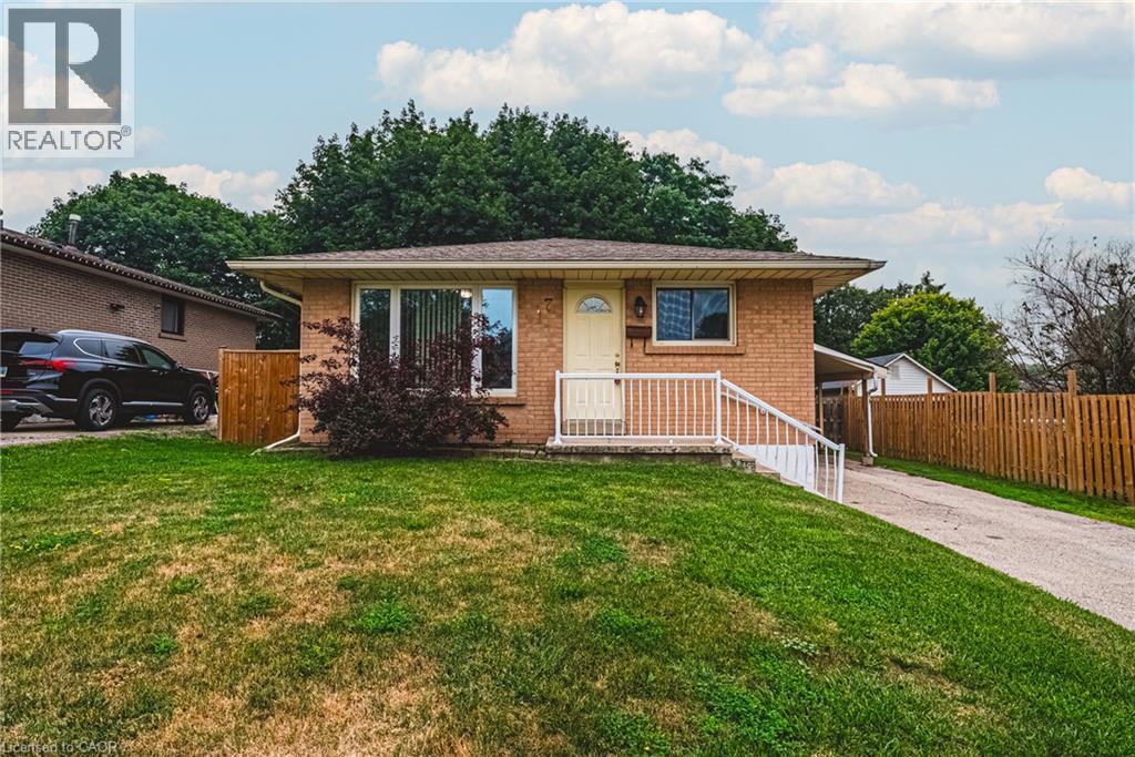 7 CHAPMAN Court, Cambridge, Ontario