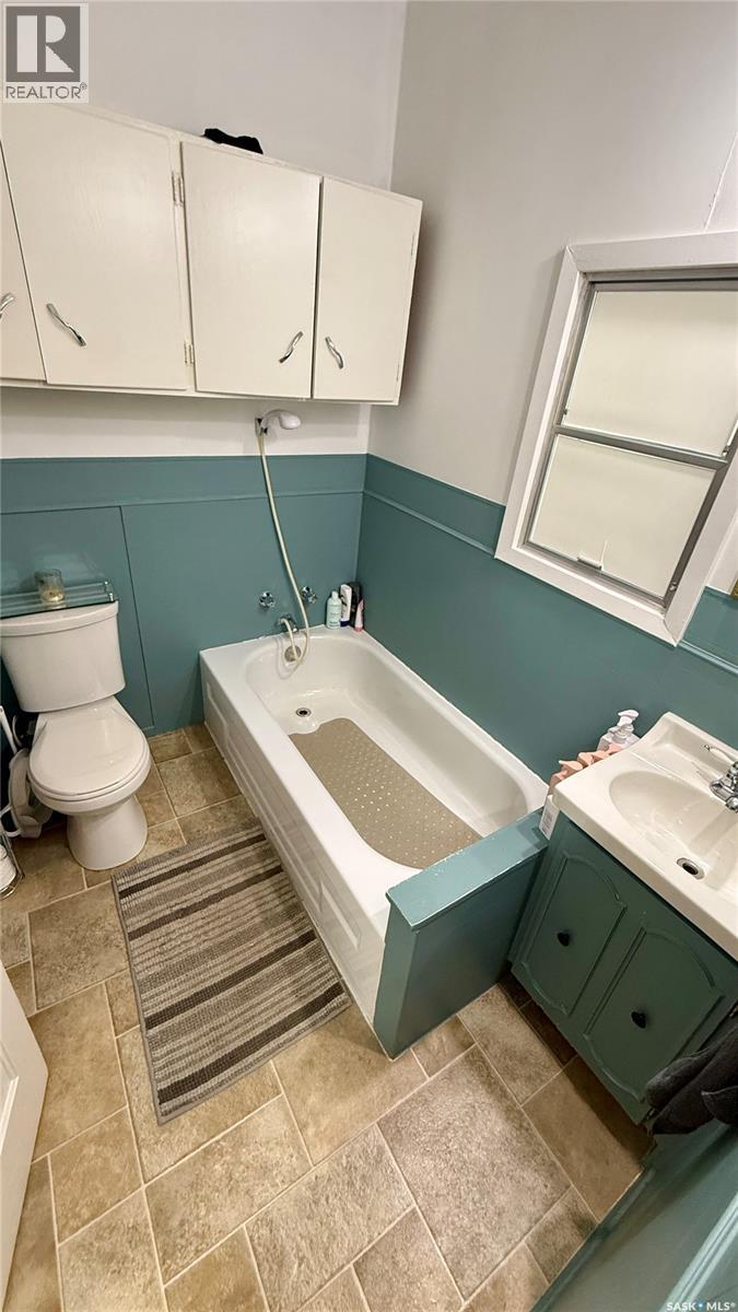 1409 3rd Street, Estevan, Saskatchewan  S4A 0S3 - Photo 11 - SK042991