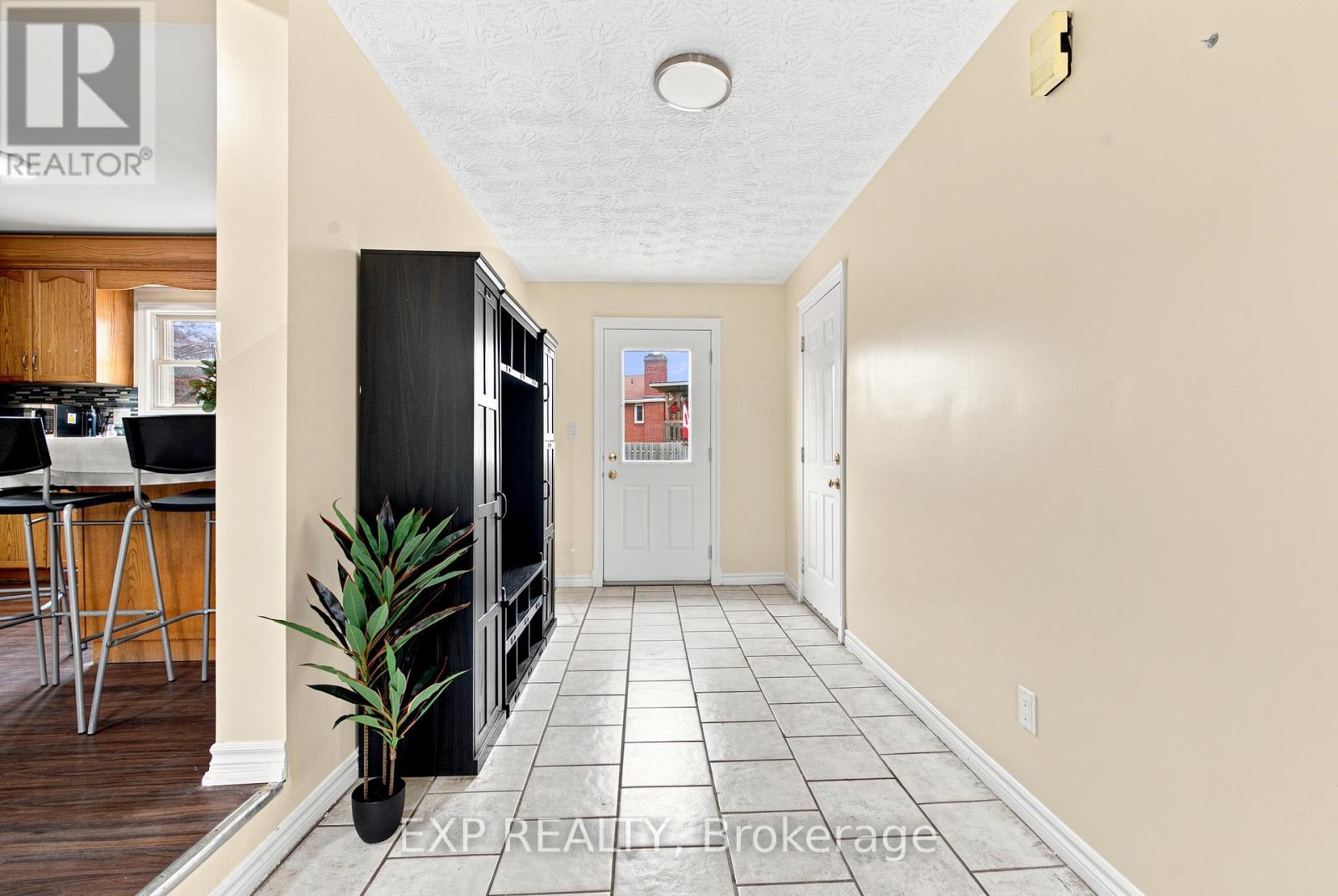 208 Thorold Road, Welland (N. Welland), Ontario  L3C 3V7 - Photo 3 - X13579628