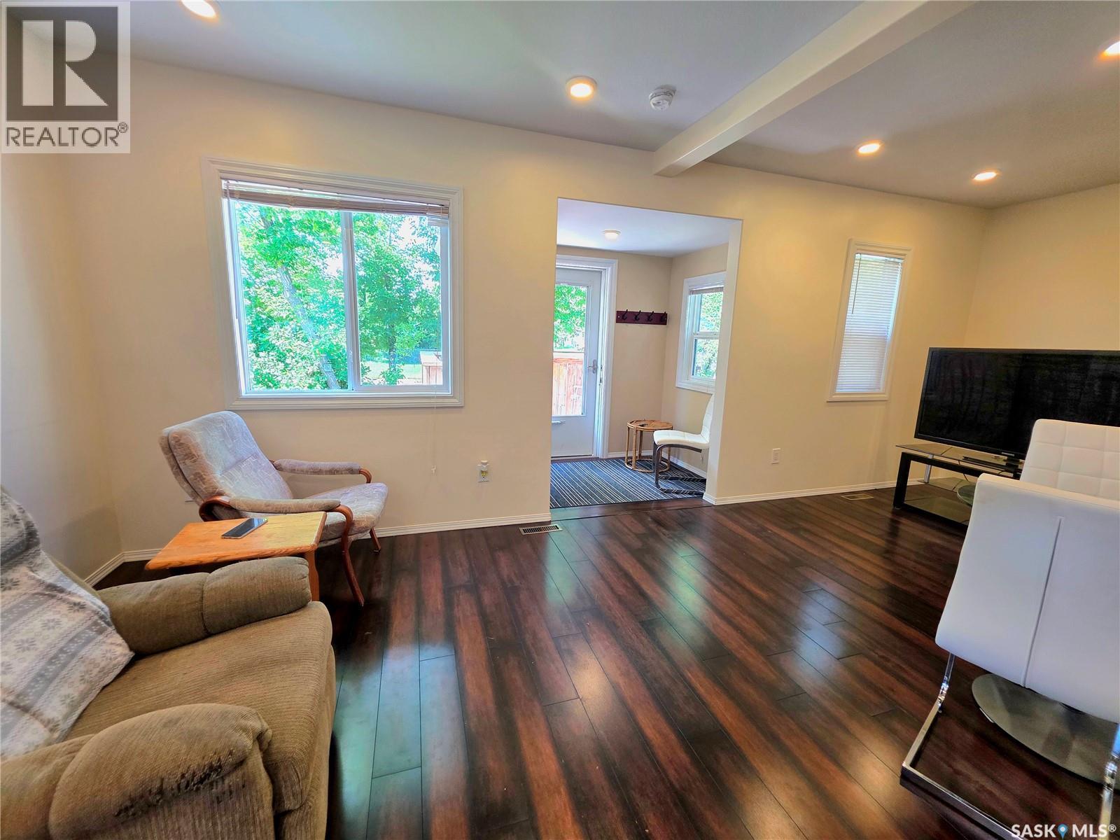 802 O Avenue S, Saskatoon, Saskatchewan  S7M 2S7 - Photo 2 - SK042974