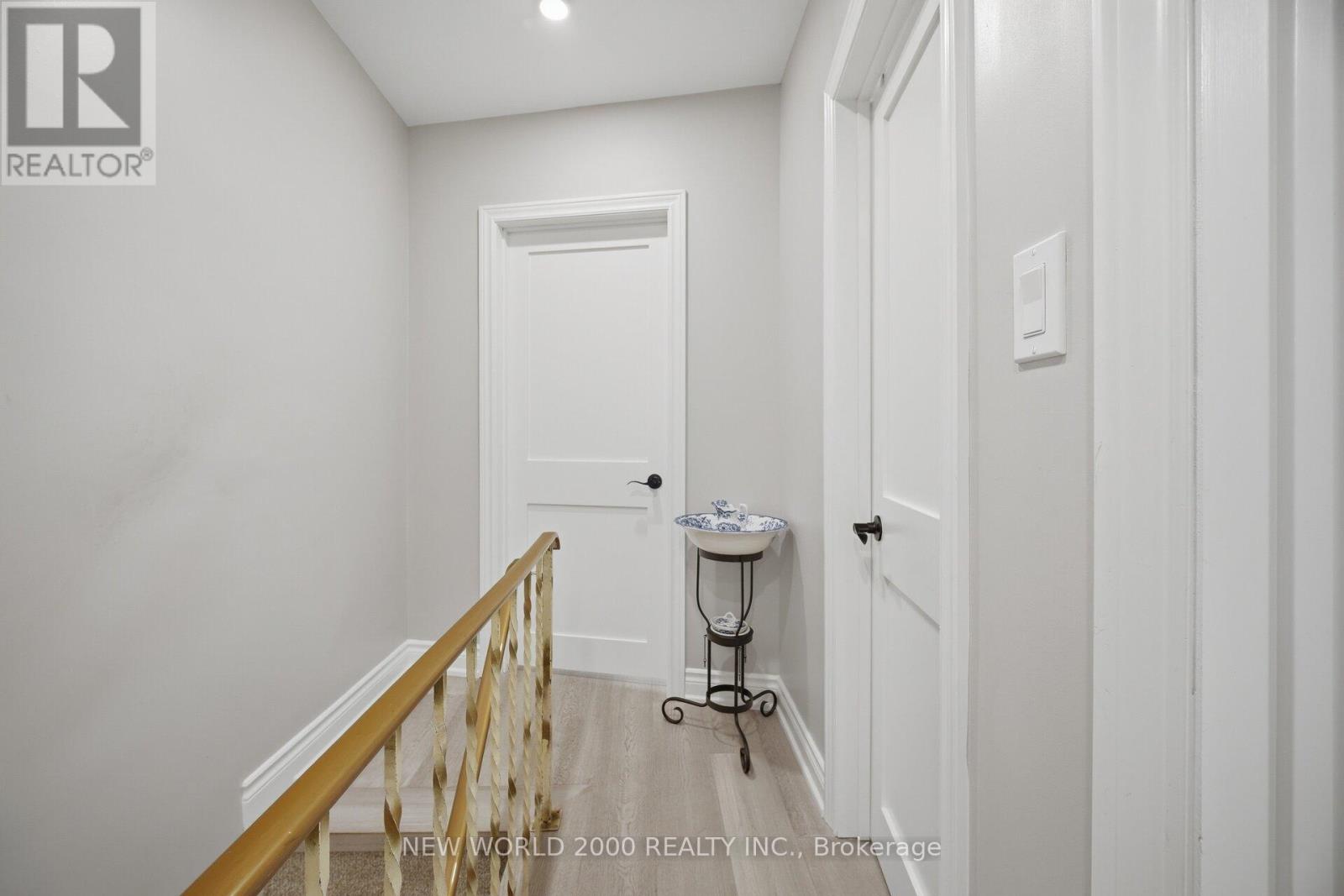 20 Rockwell Avenue, Toronto, Ontario  M6N 1N5 - Photo 7 - W13578434