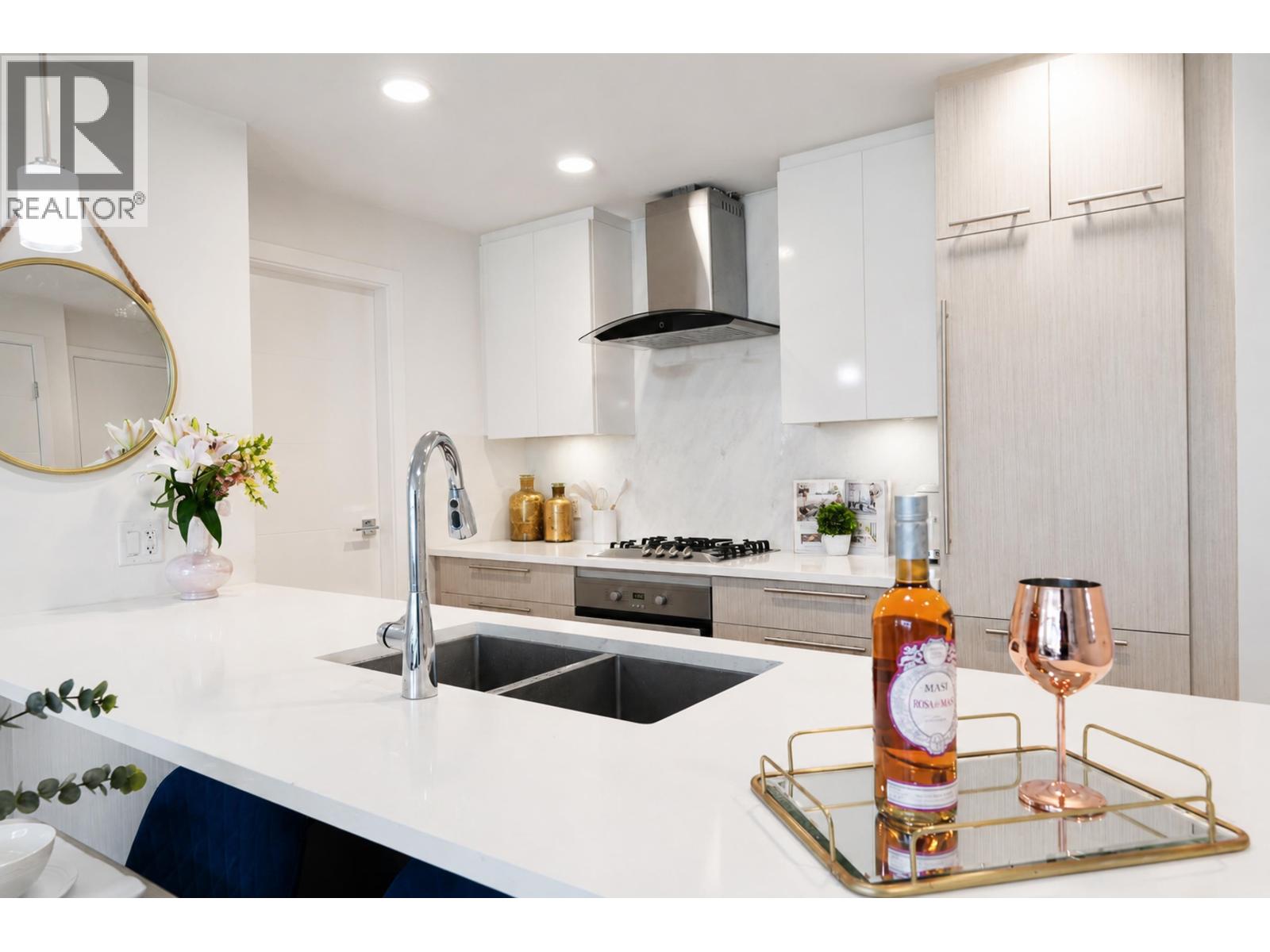 304 4963 Cambie Street, Vancouver, British Columbia  V5Z 0H5 - Photo 1 - R3147574