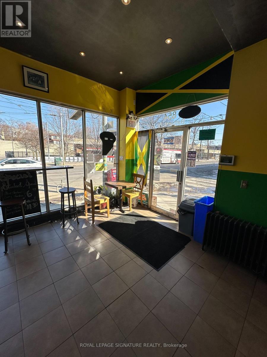 STORE FRONT - 854 BATHURST STREET, Toronto, Ontario
