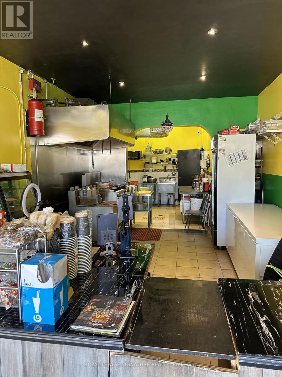 Store Front - 854 Bathurst Street, Toronto, Ontario  M5R 3G2 - Photo 11 - C13579674