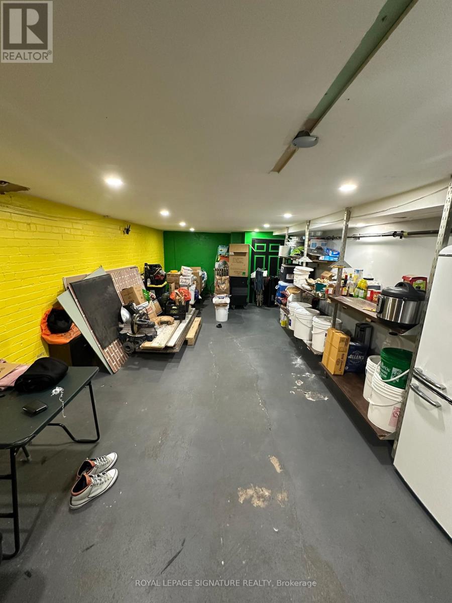 Store Front - 854 Bathurst Street, Toronto, Ontario  M5R 3G2 - Photo 14 - C13579674