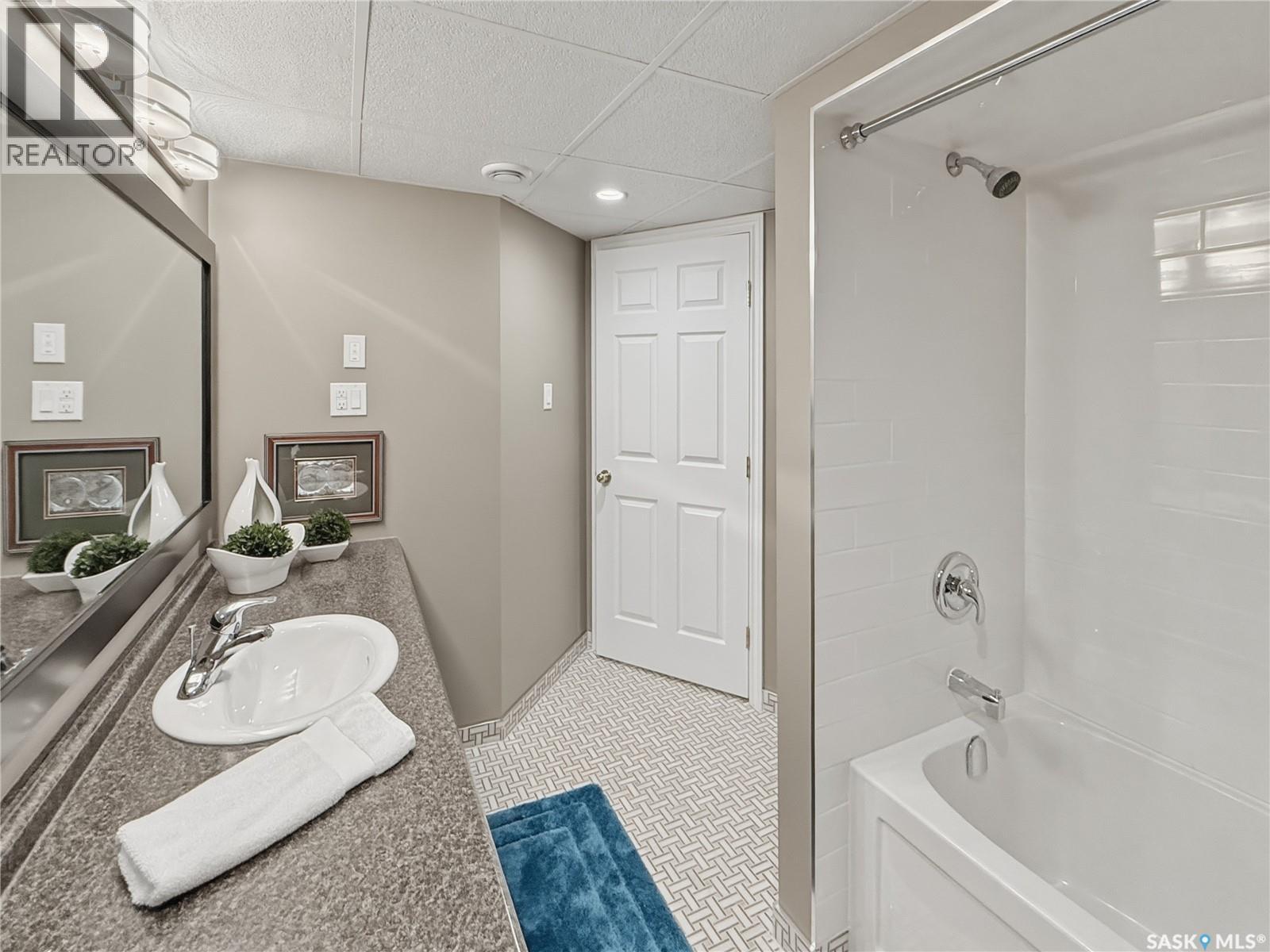 1165 North Hill Drive, Swift Current, Saskatchewan  S9H 1X8 - Photo 45 - SK042857