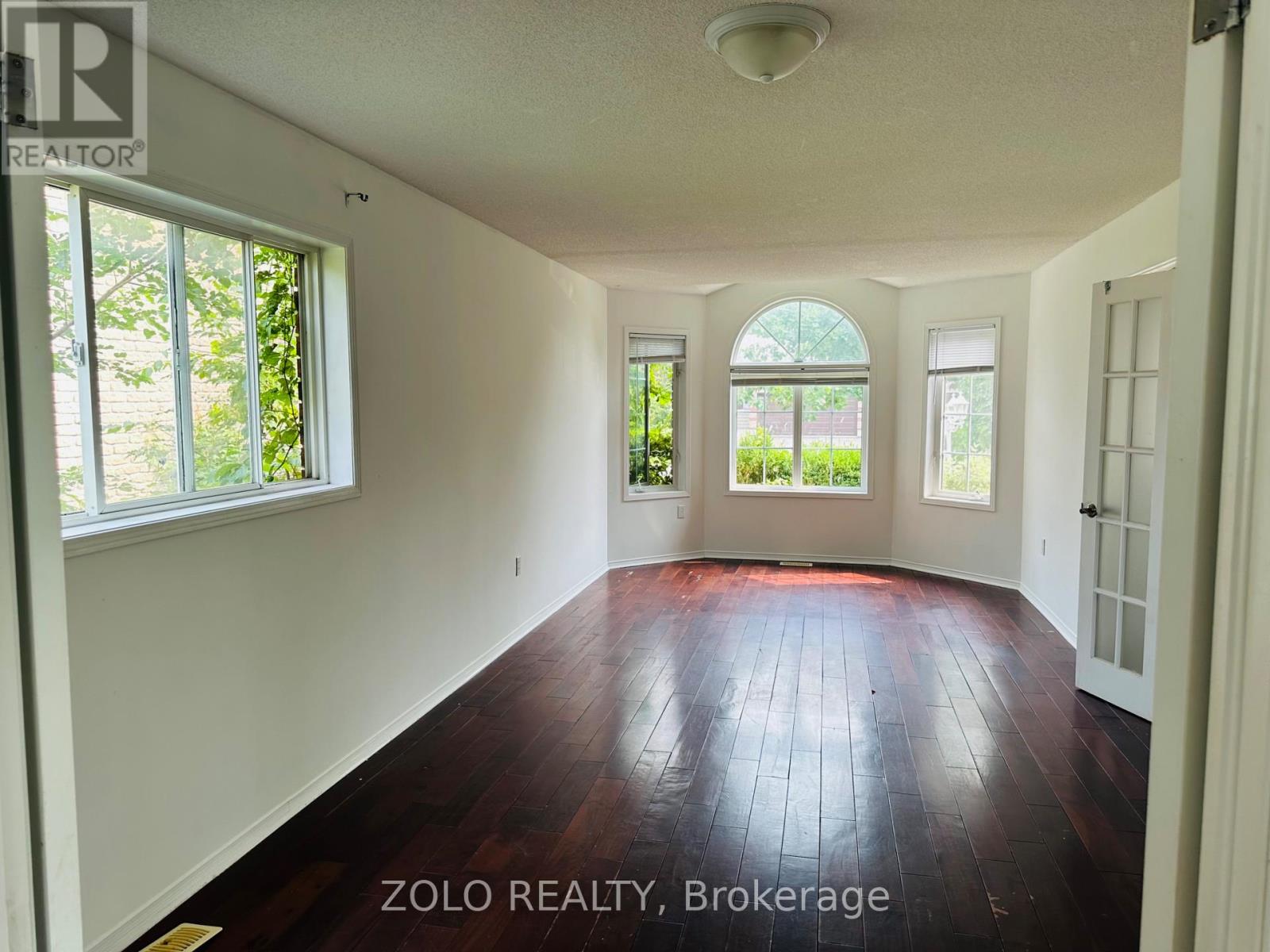 148 Cheltenham Road, Barrie, Ontario  L4M 6S6 - Photo 4 - S13579710
