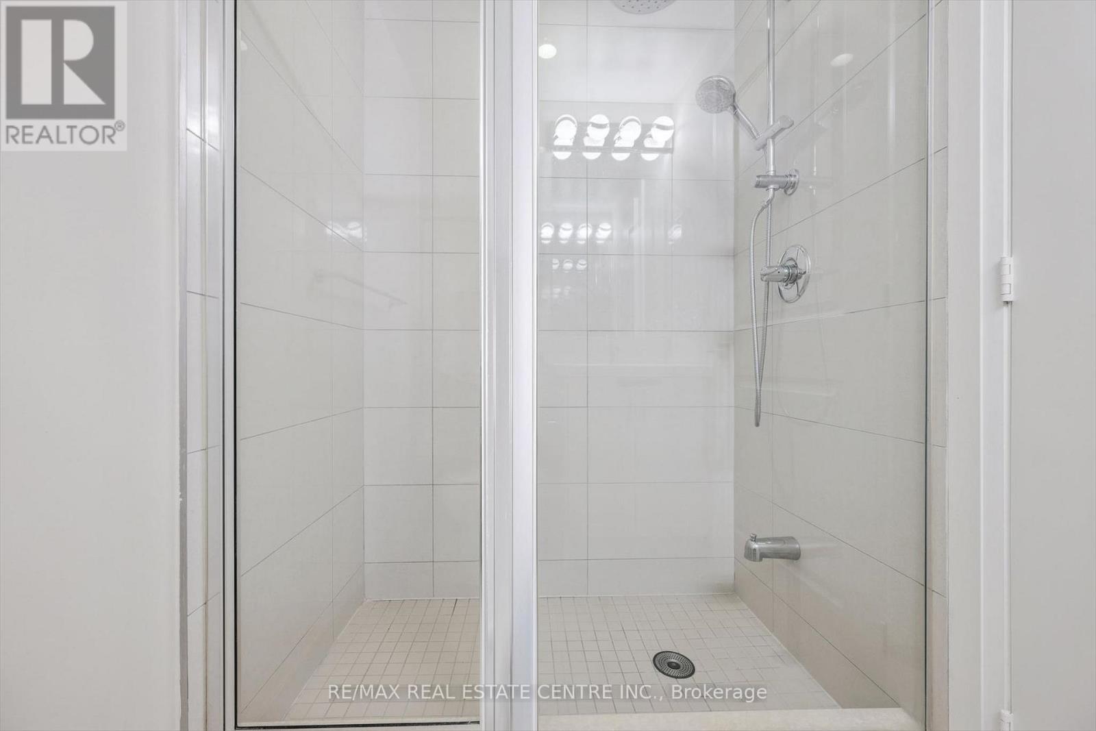 524 - 2 Old Mill Drive, Toronto, Ontario  M6S 0A2 - Photo 11 - W13579740