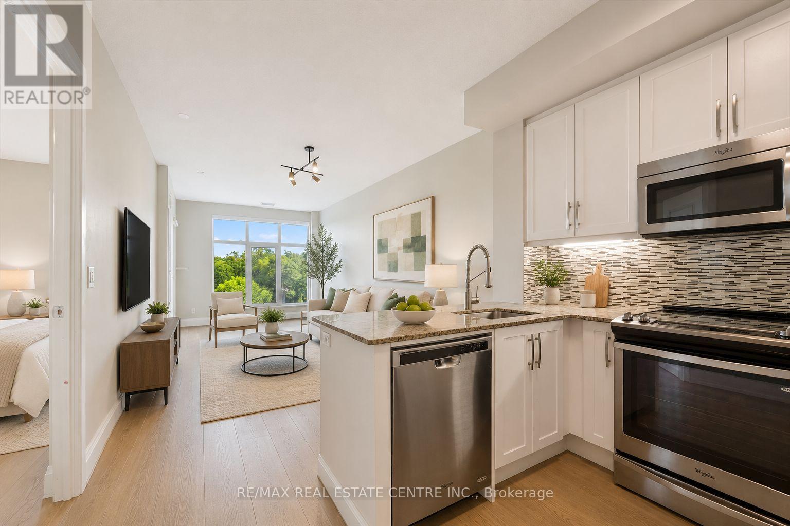 524 - 2 Old Mill Drive, Toronto, Ontario  M6S 0A2 - Photo 4 - W13579740