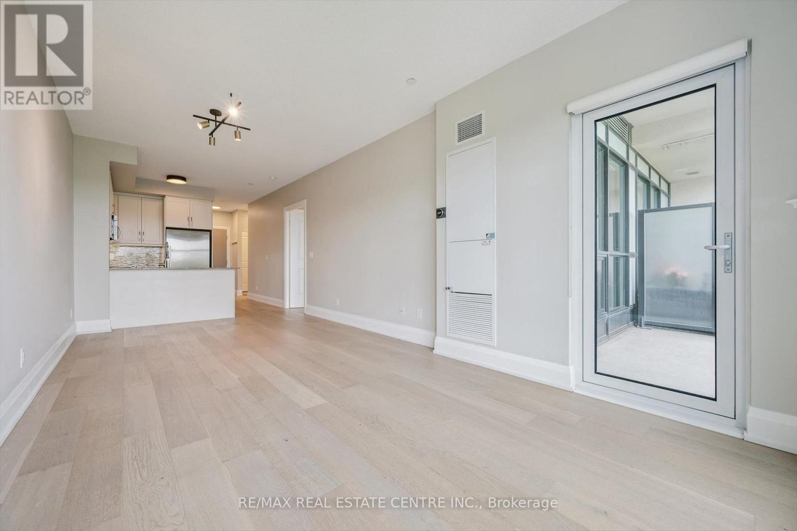 524 - 2 Old Mill Drive, Toronto, Ontario  M6S 0A2 - Photo 8 - W13579740