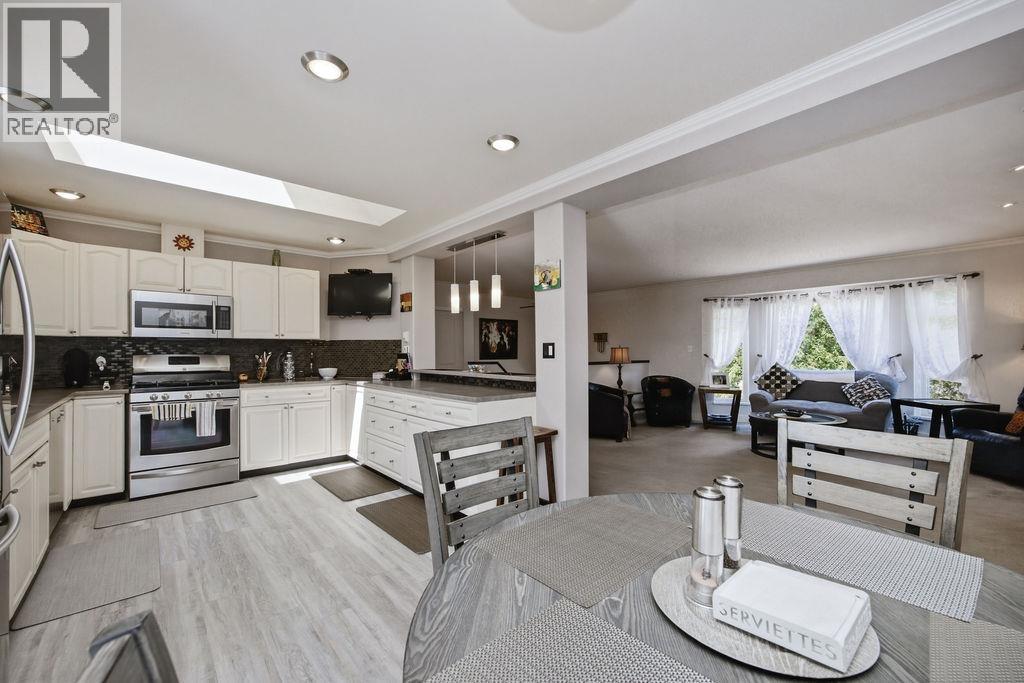 1137 Sunnyside Road, Gibsons, British Columbia  V0N 1V3 - Photo 10 - R3147671