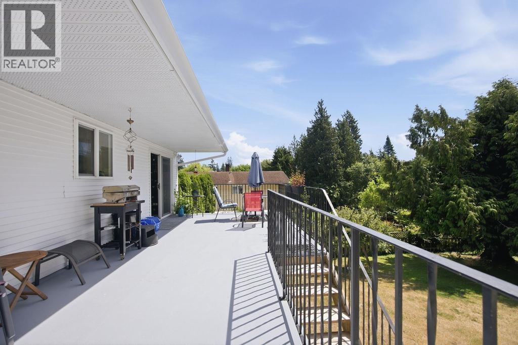 1137 Sunnyside Road, Gibsons, British Columbia  V0N 1V3 - Photo 11 - R3147671