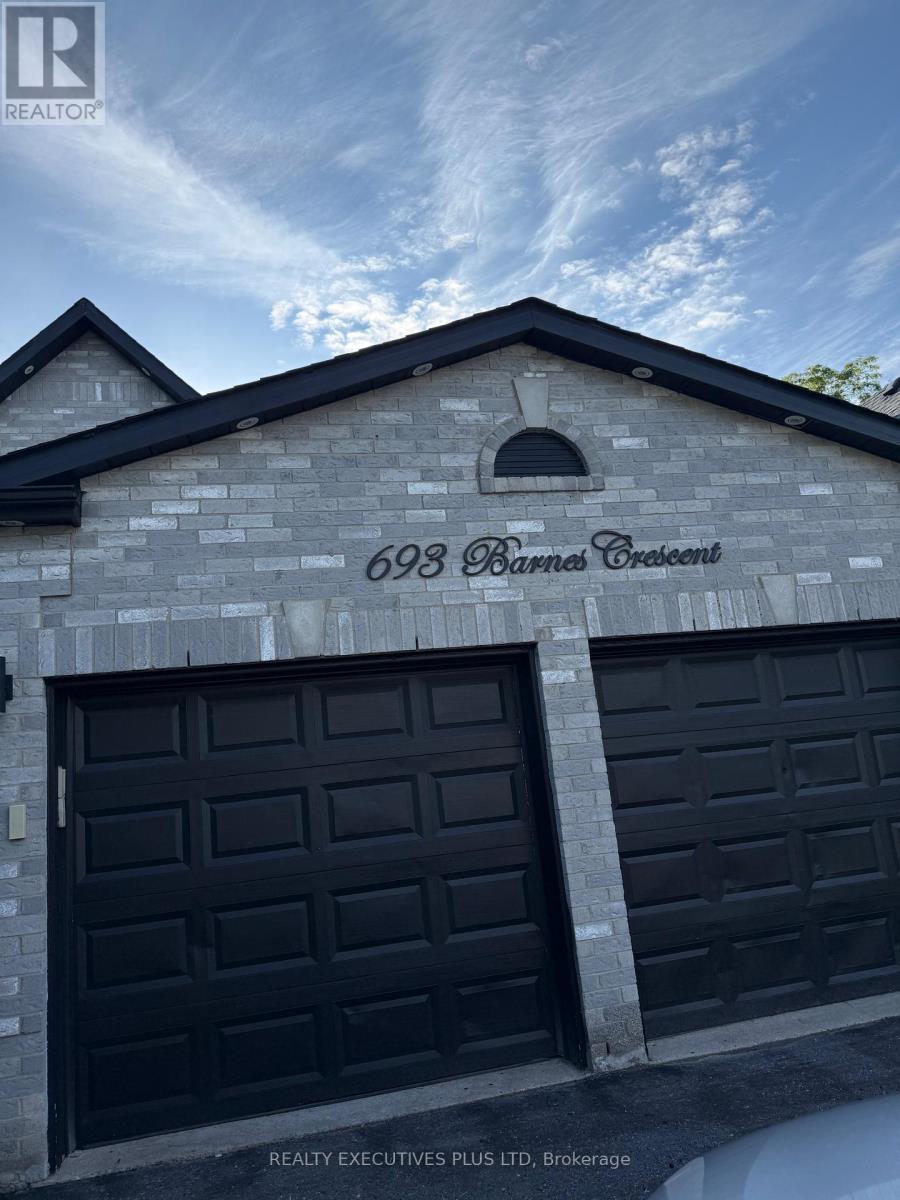 693 BARNES CRESCENT, Oshawa, Ontario