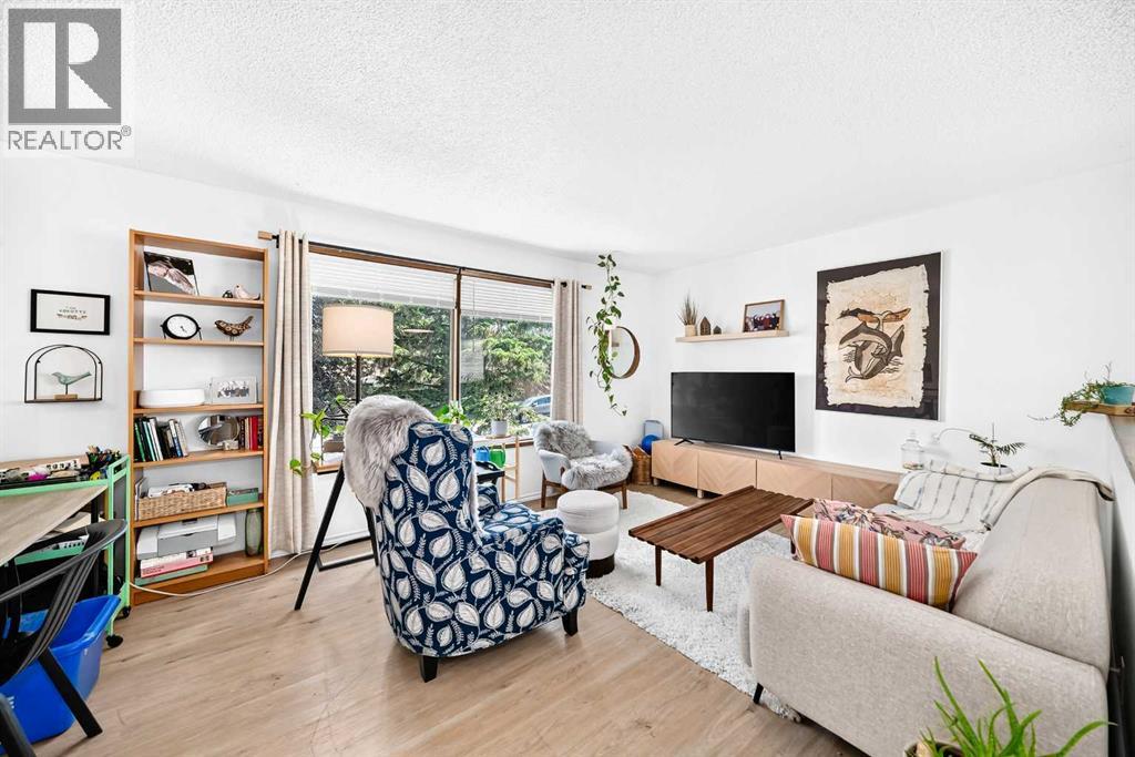 111 Bermondsey Way Nw, Calgary, Alberta  T3K 1V5 - Photo 3 - A2328618