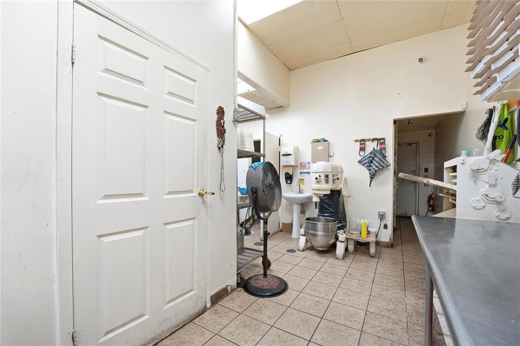 1293 Jefferson Avenue, Winnipeg, Manitoba  R2P 1S7 - Photo 8 - 202616839