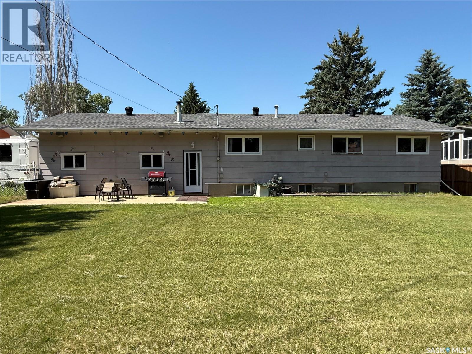 409 Mckay Street, Radville, Saskatchewan  S0C 2G0 - Photo 2 - SK042996