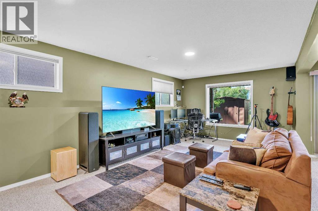 46 Somerside Manor SW, Calgary, Alberta  T2Y 3G4 - Photo 33 - A2325495