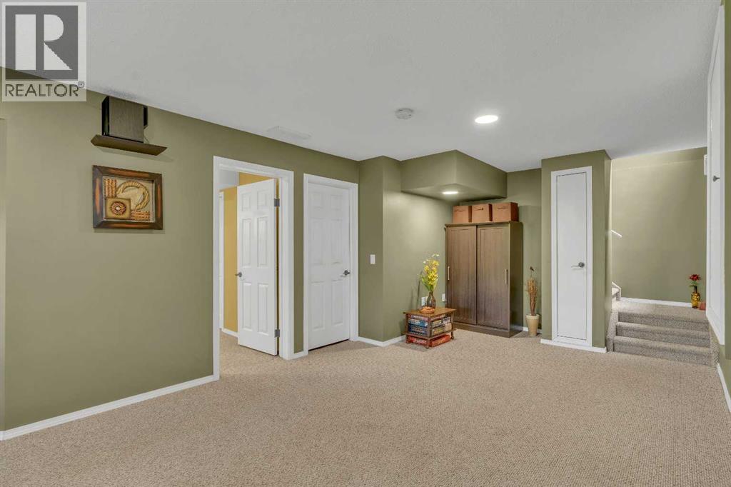 46 Somerside Manor SW, Calgary, Alberta  T2Y 3G4 - Photo 36 - A2325495