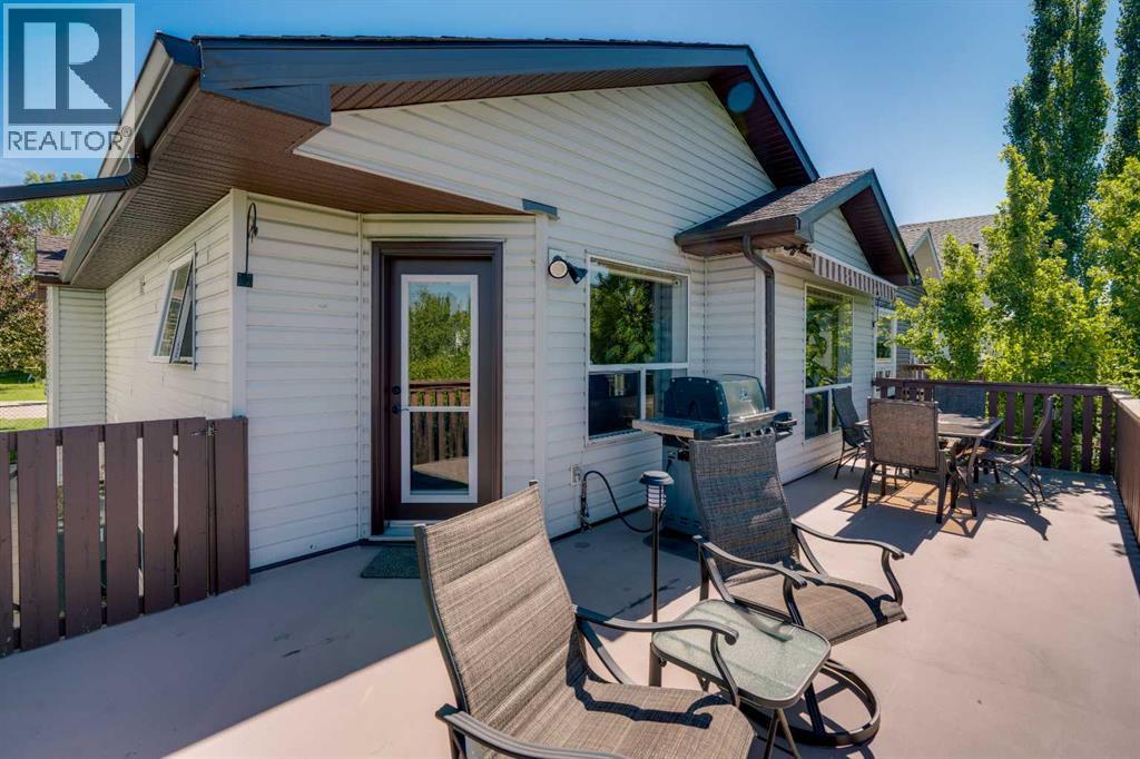 46 Somerside Manor SW, Calgary, Alberta  T2Y 3G4 - Photo 5 - A2325495