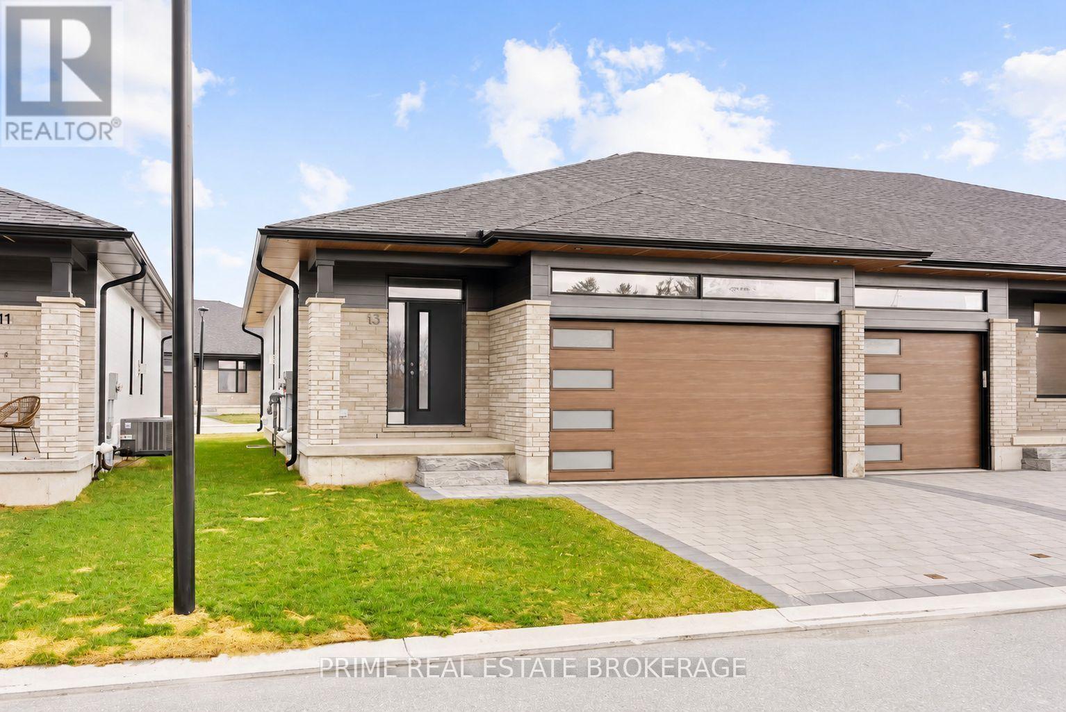 70 - 13 Coastal Crescent, Lambton Shores, Ontario  N0M 1T0 - Photo 2 - X13568680