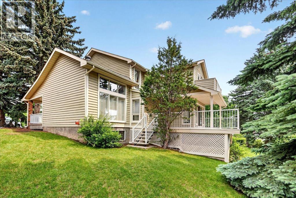212 Stravanan Bay SW, Calgary, Alberta  T3H 1H4 - Photo 4 - A2327800