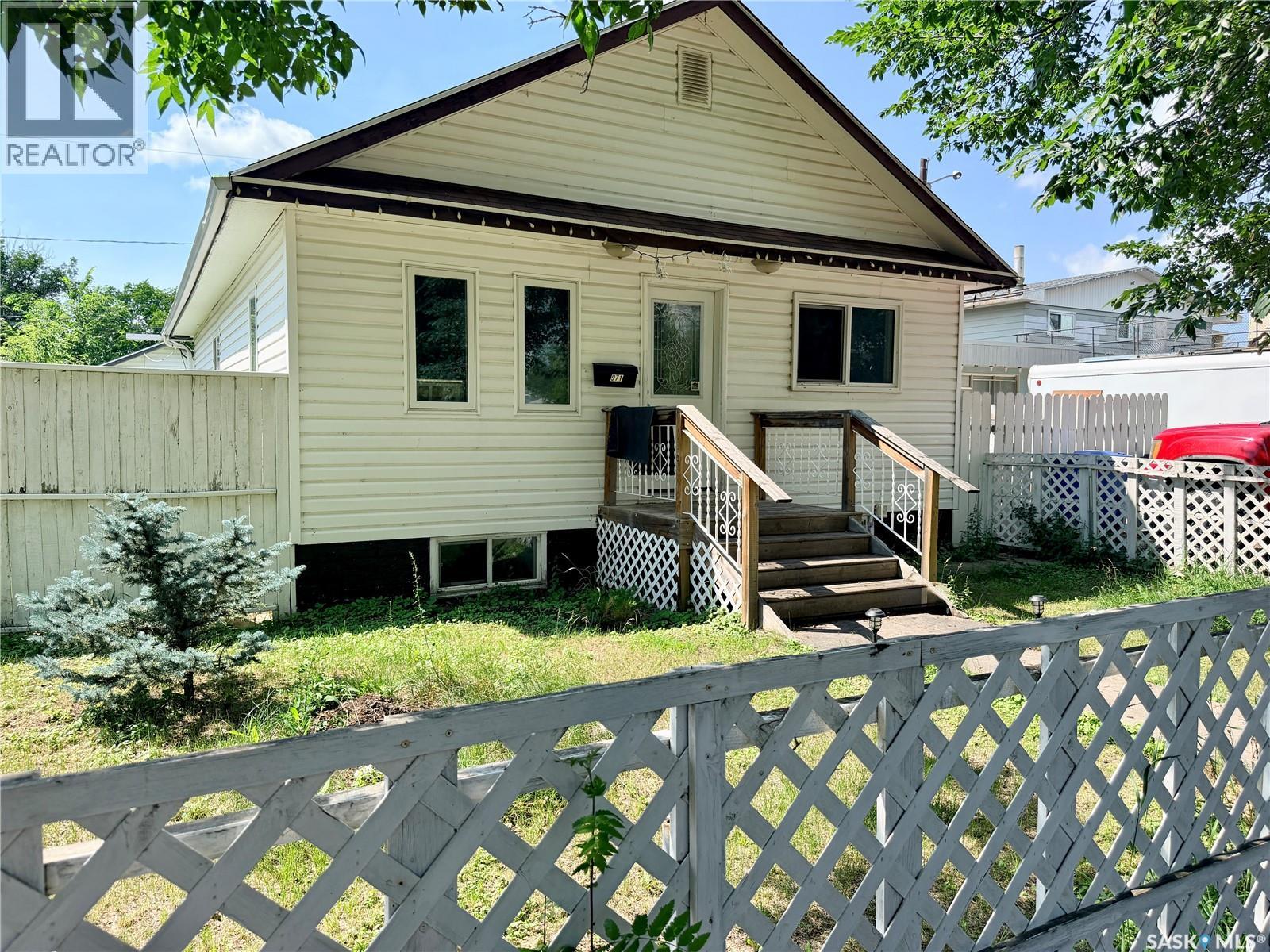 971 109th STREET, North Battleford, Saskatchewan