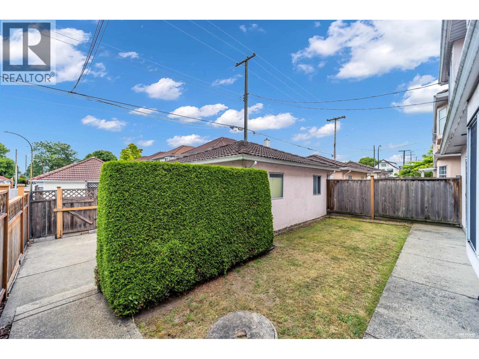 1268 NANAIMO STREET — photo 32