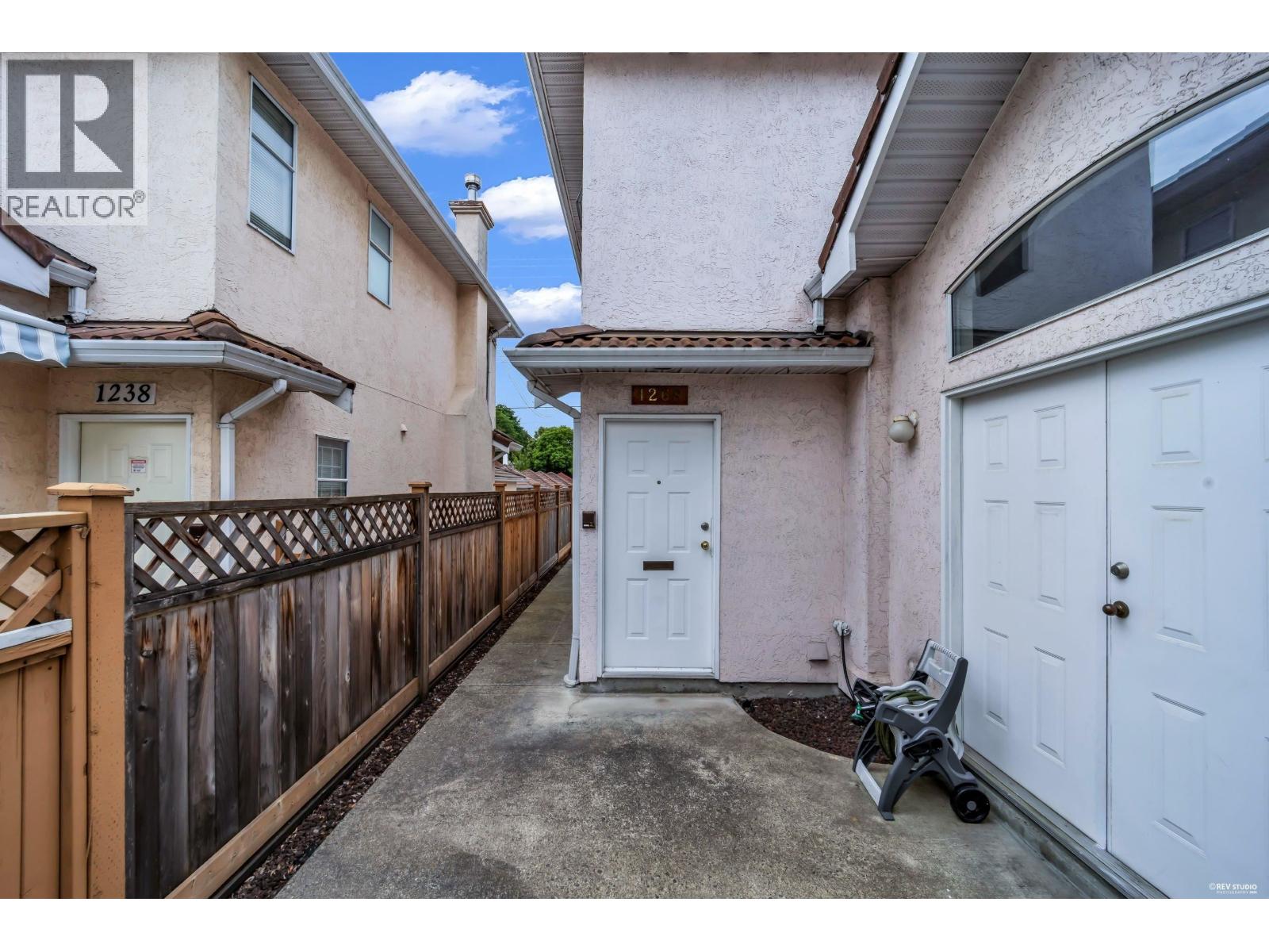 1268 NANAIMO STREET — photo 37