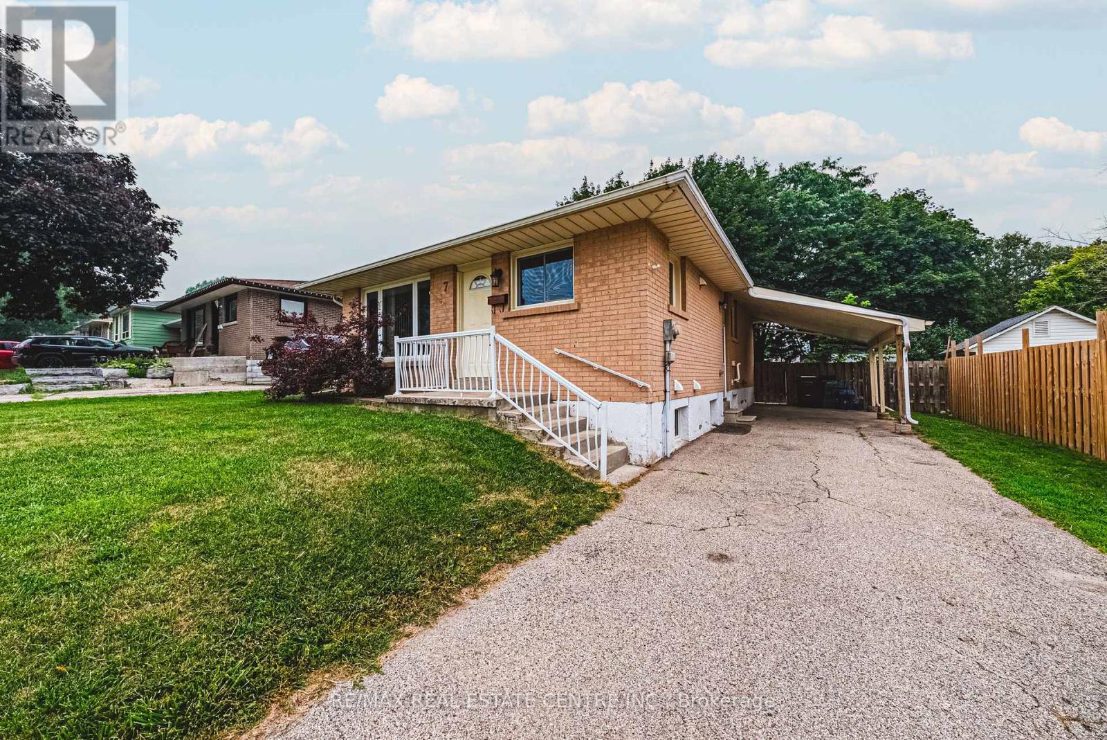 7 Chapman Court, Cambridge, Ontario  N3C 2X1 - Photo 4 - X13579890