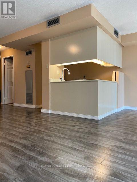 1410 - 736 Bay Street, Toronto, Ontario  M5G 2M4 - Photo 3 - C13579922