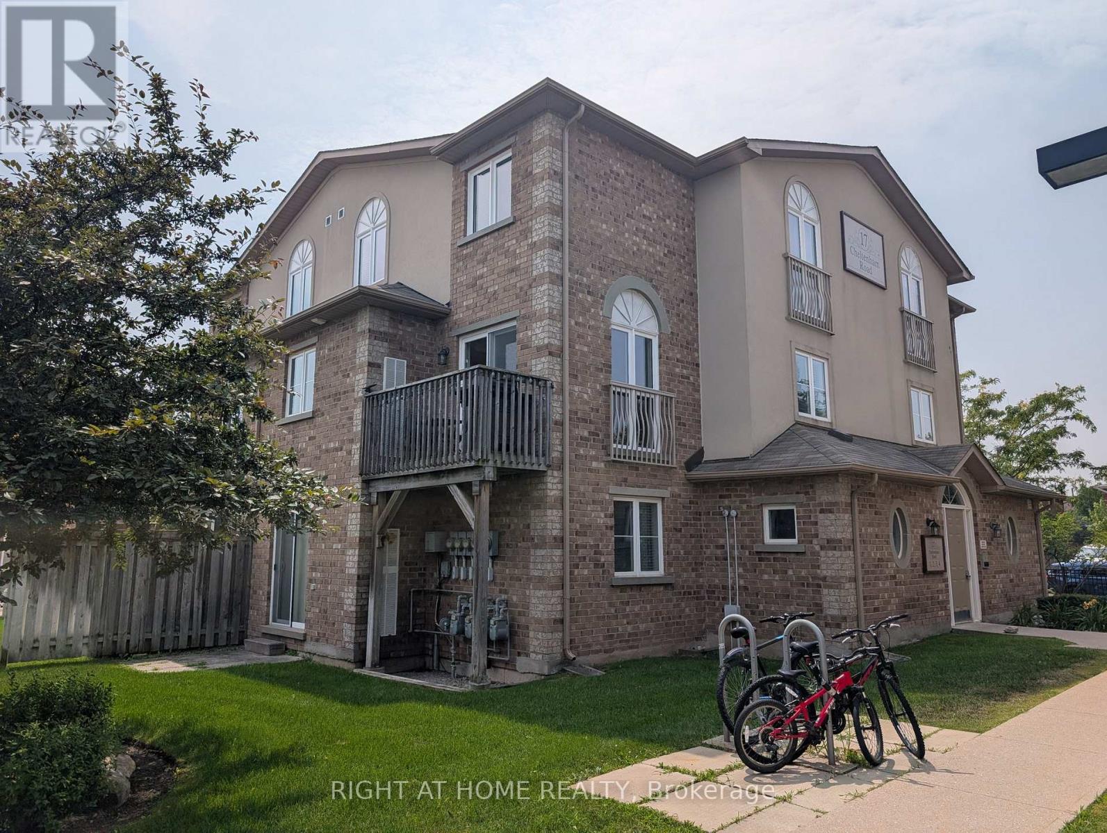 2 - 17 CHELTENHAM ROAD, Barrie, Ontario