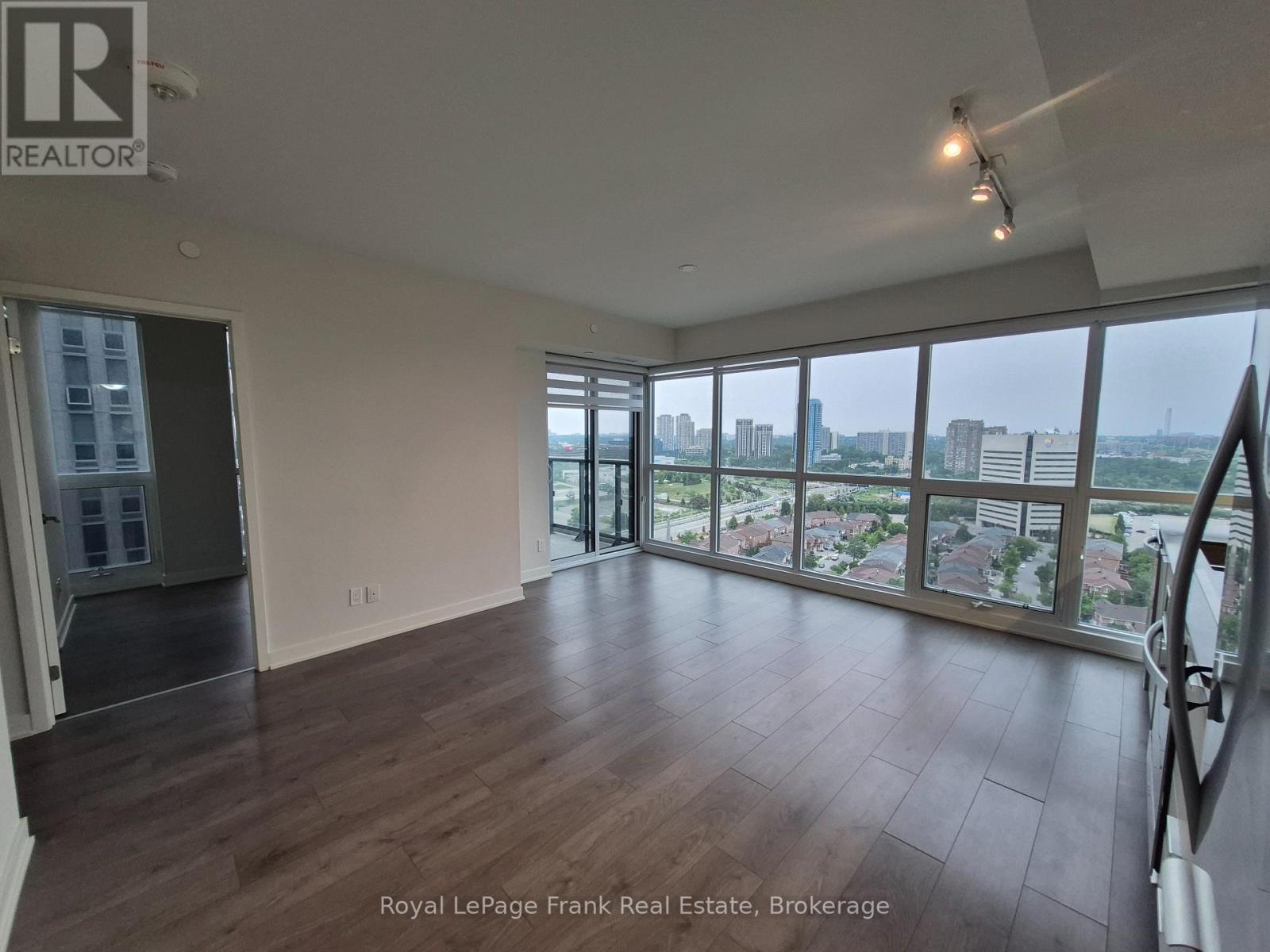 2 Sonic Way, Toronto (Flemingdon Park), Ontario  M3C 0P2 - Photo 10 - C13579896