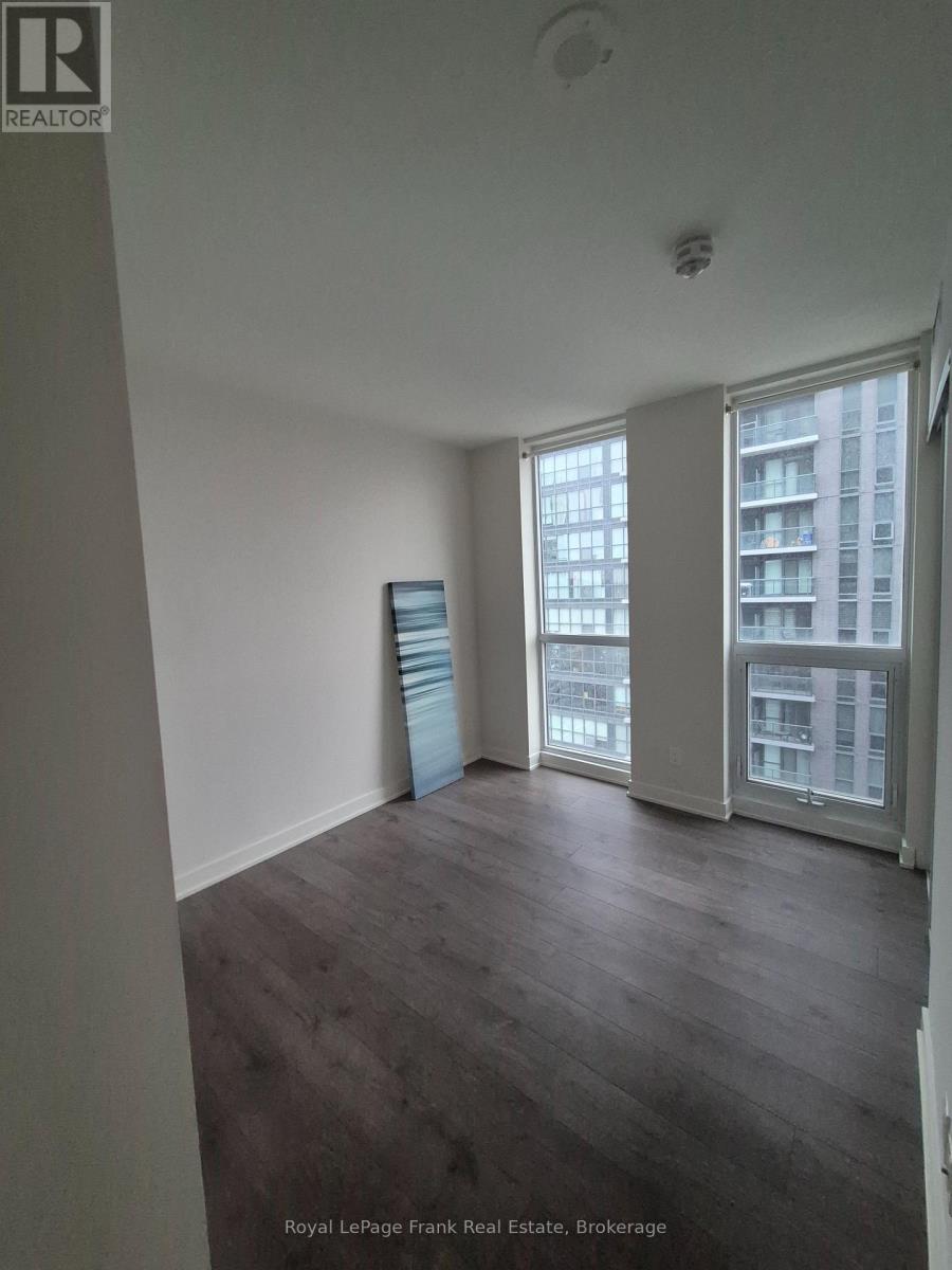 2 Sonic Way, Toronto (Flemingdon Park), Ontario  M3C 0P2 - Photo 33 - C13579896