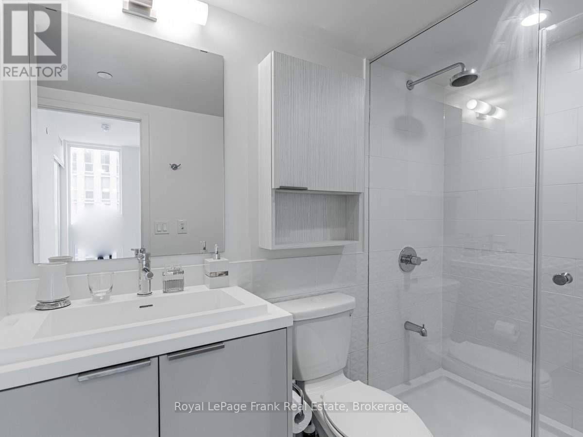 2 Sonic Way, Toronto (Flemingdon Park), Ontario  M3C 0P2 - Photo 36 - C13579896