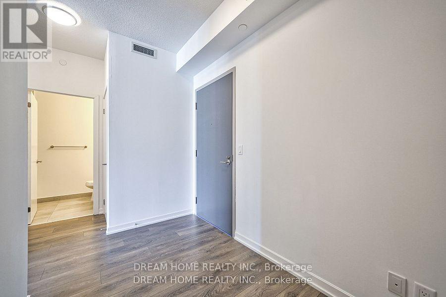 2004 - 32 Forest Manor Road, Toronto, Ontario  M2J 1M5 - Photo 3 - C13579956