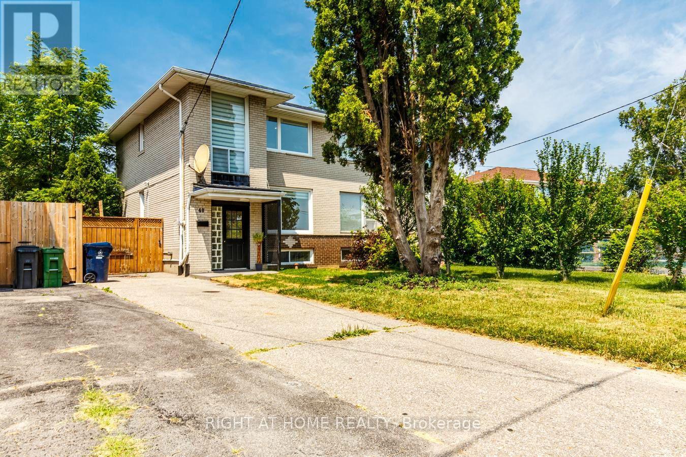 <div class="slider-price">$1,059,999</div><p>48 Daleside Crescent, Toronto, Ontario</p>