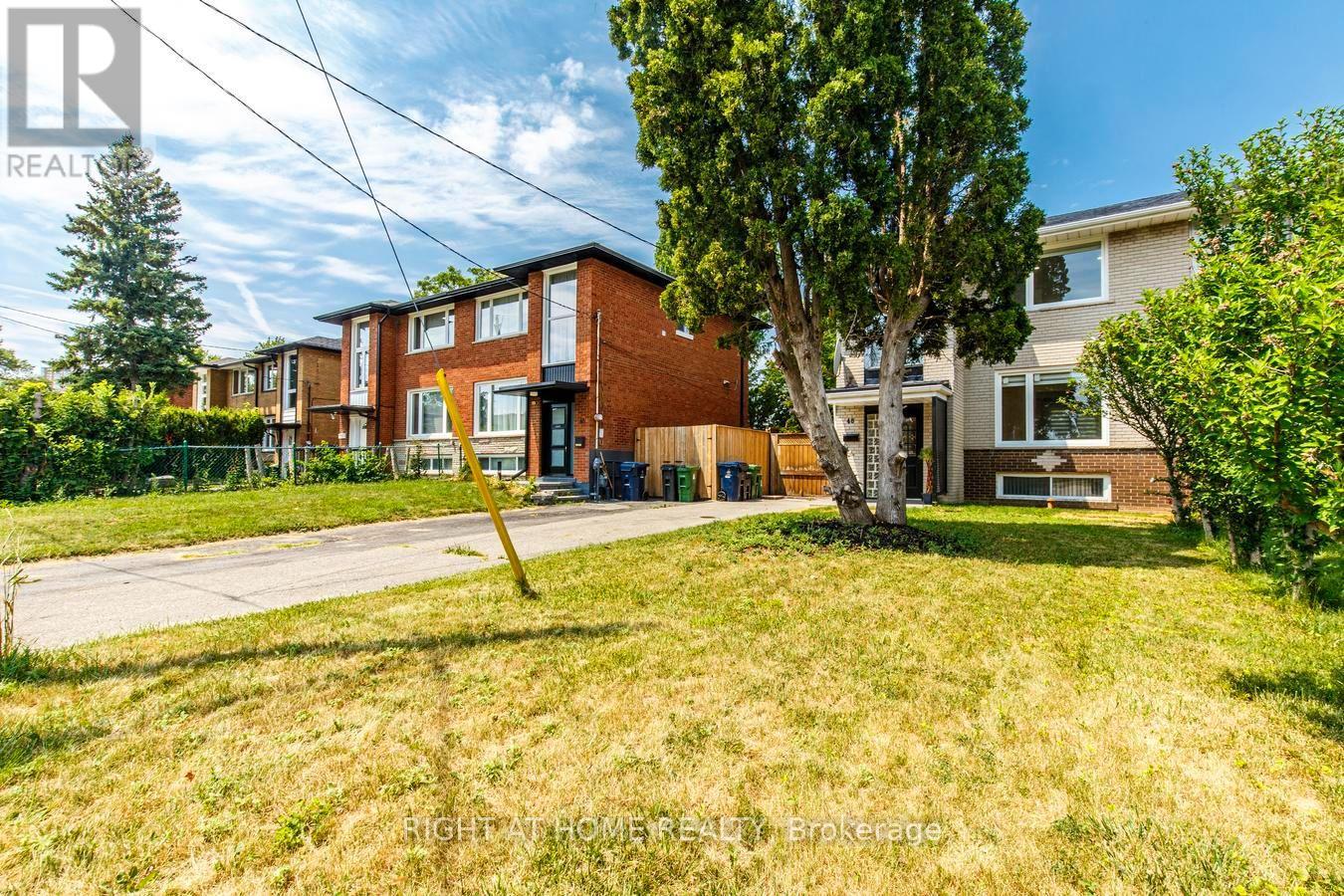 48 Daleside Crescent, Toronto, Ontario  M4A 2H6 - Photo 2 - C13579964