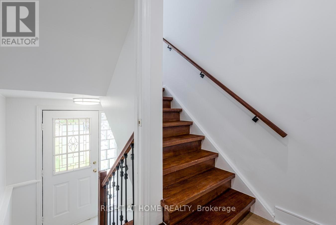 48 Daleside Crescent, Toronto, Ontario  M4A 2H6 - Photo 4 - C13579964