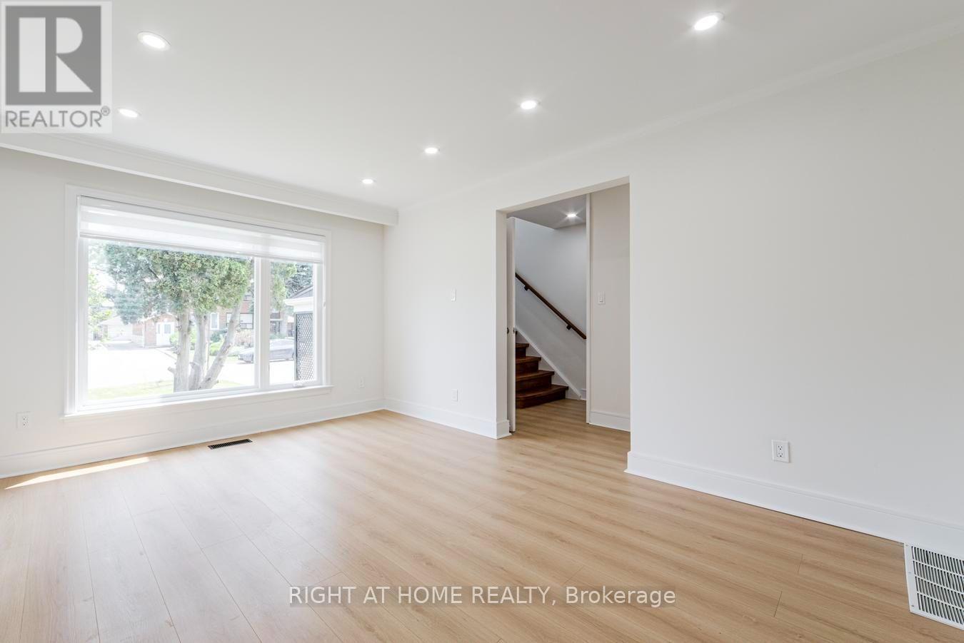 48 Daleside Crescent, Toronto, Ontario  M4A 2H6 - Photo 7 - C13579964