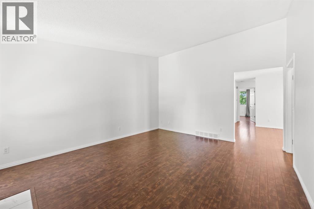 28 Templegreen Bay NE, Calgary, Alberta T1Y 4Z3 - Photo 6 - A2329368