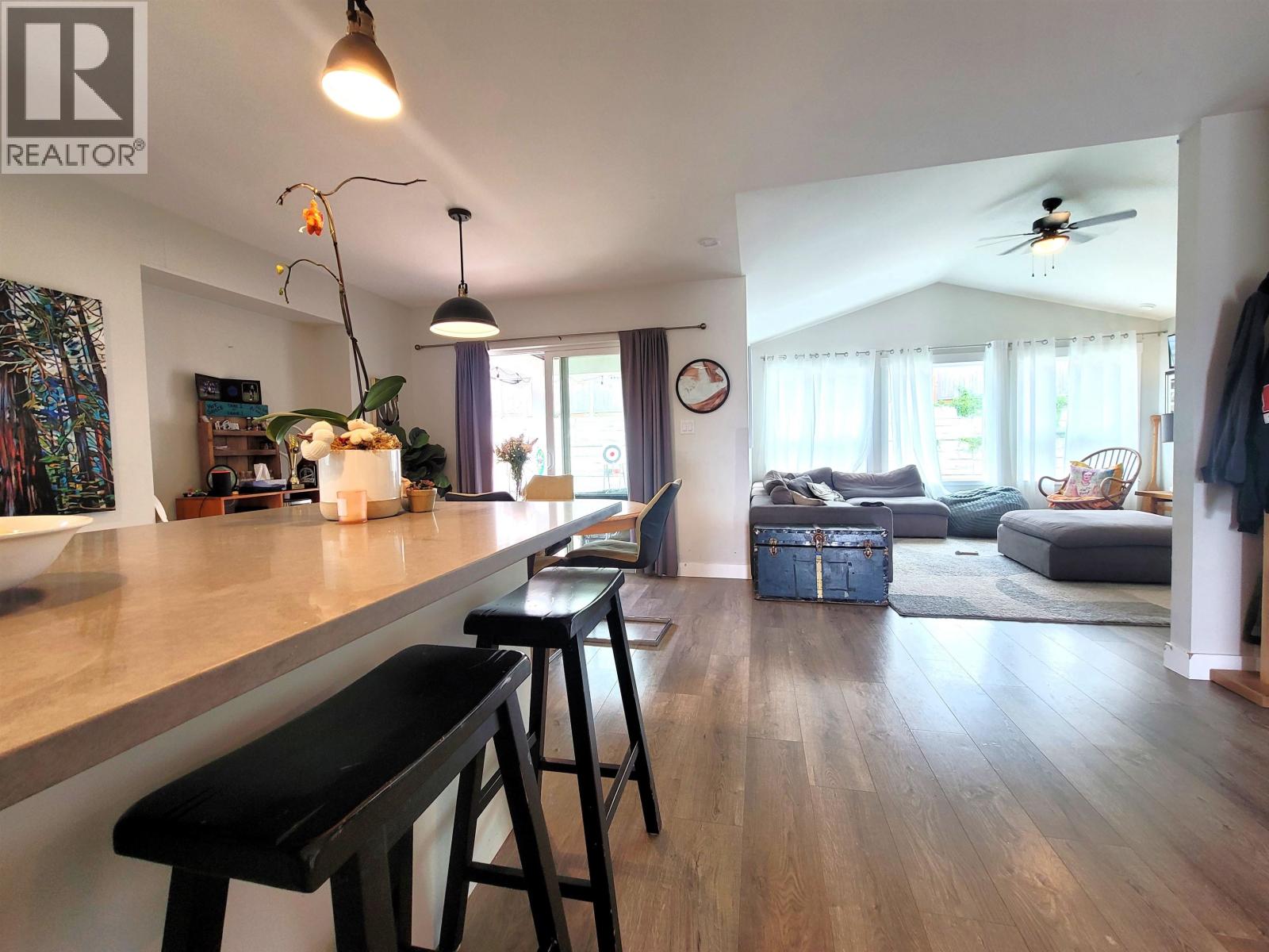1040 Celia Crescent, Gibsons, British Columbia  V0N 1V7 - Photo 5 - R3135160