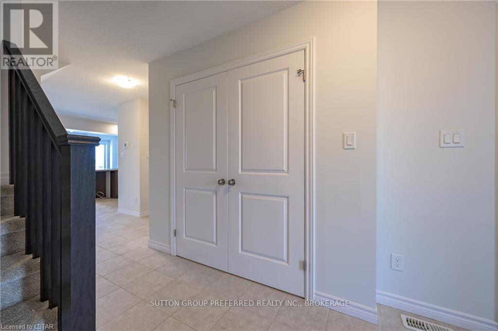 341 Kennington Way, London South, Ontario  N6L 0H4 - Photo 3 - X13573076