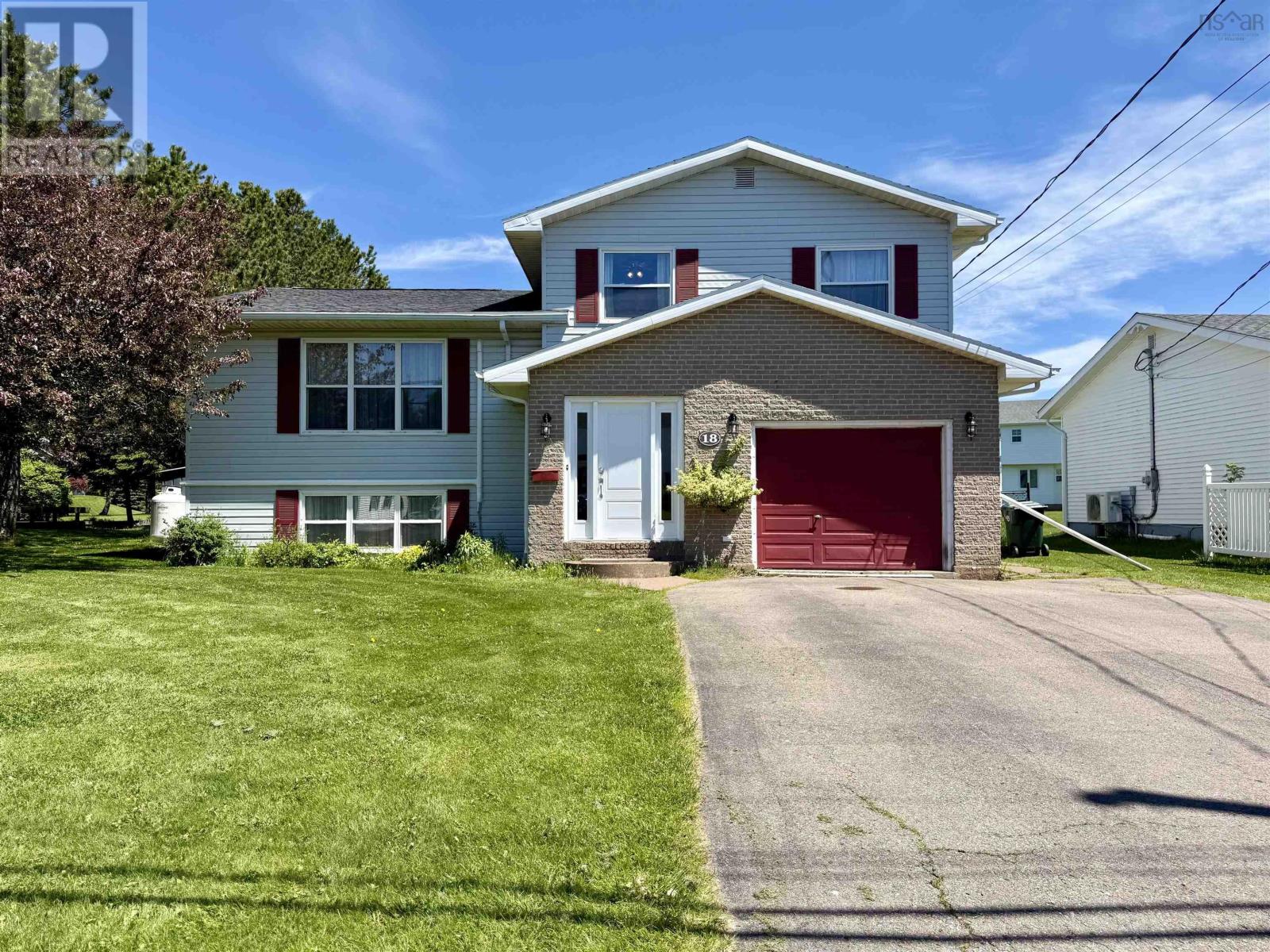 18 Fletcher Drive, Amherst