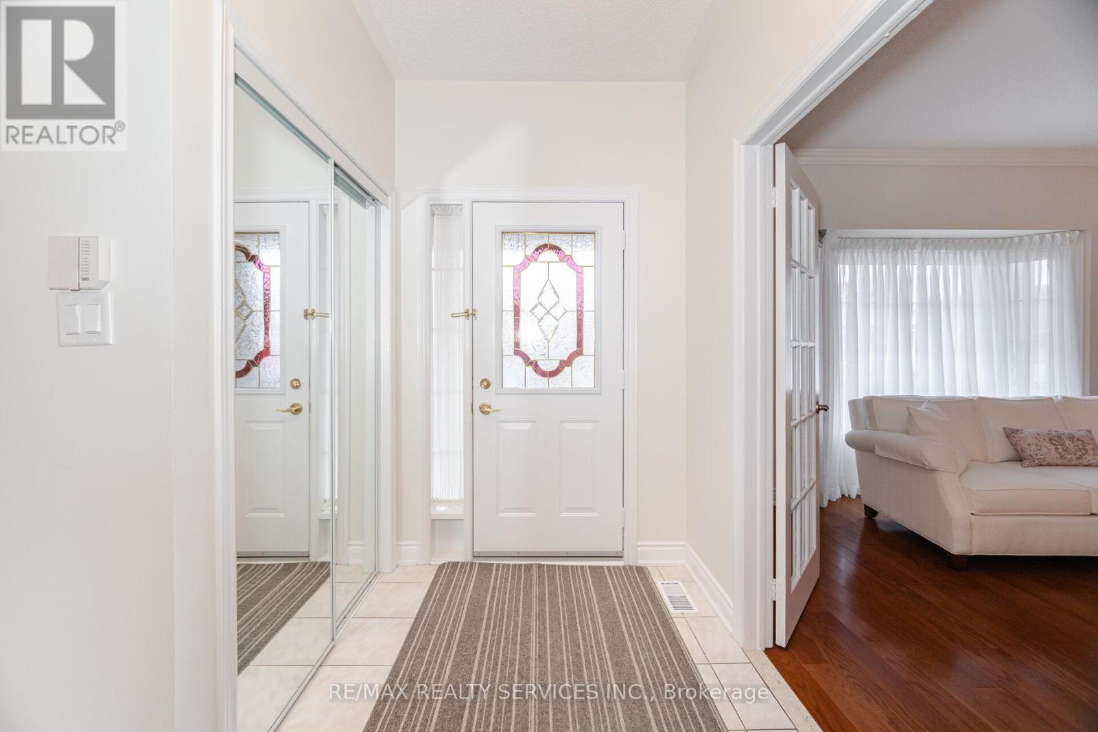 3 Tuscany Lane, Brampton, Ontario  L6R 1W5 - Photo 4 - W13580036
