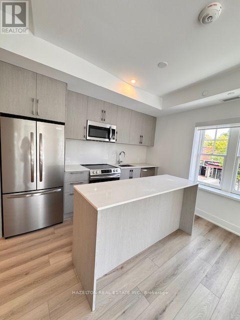 204 - 8 MANOR ROAD W