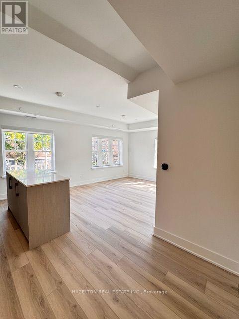 204 - 8 MANOR ROAD W