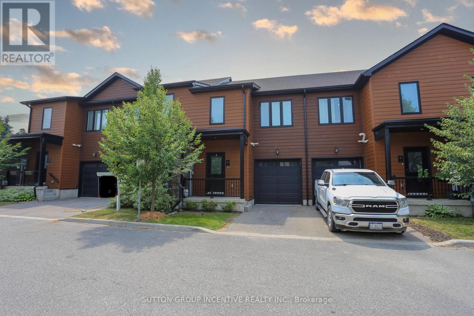 6 STONEHART LANE, Barrie, Ontario