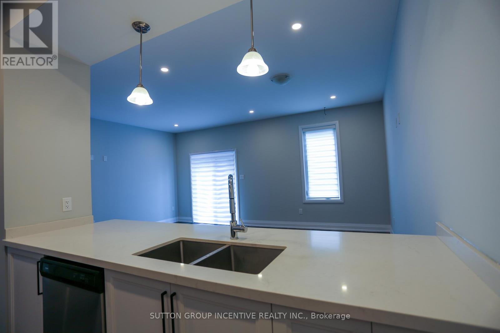 6 Stonehart Lane, Barrie, Ontario L4M 7E8 - Photo 11 - S13580070