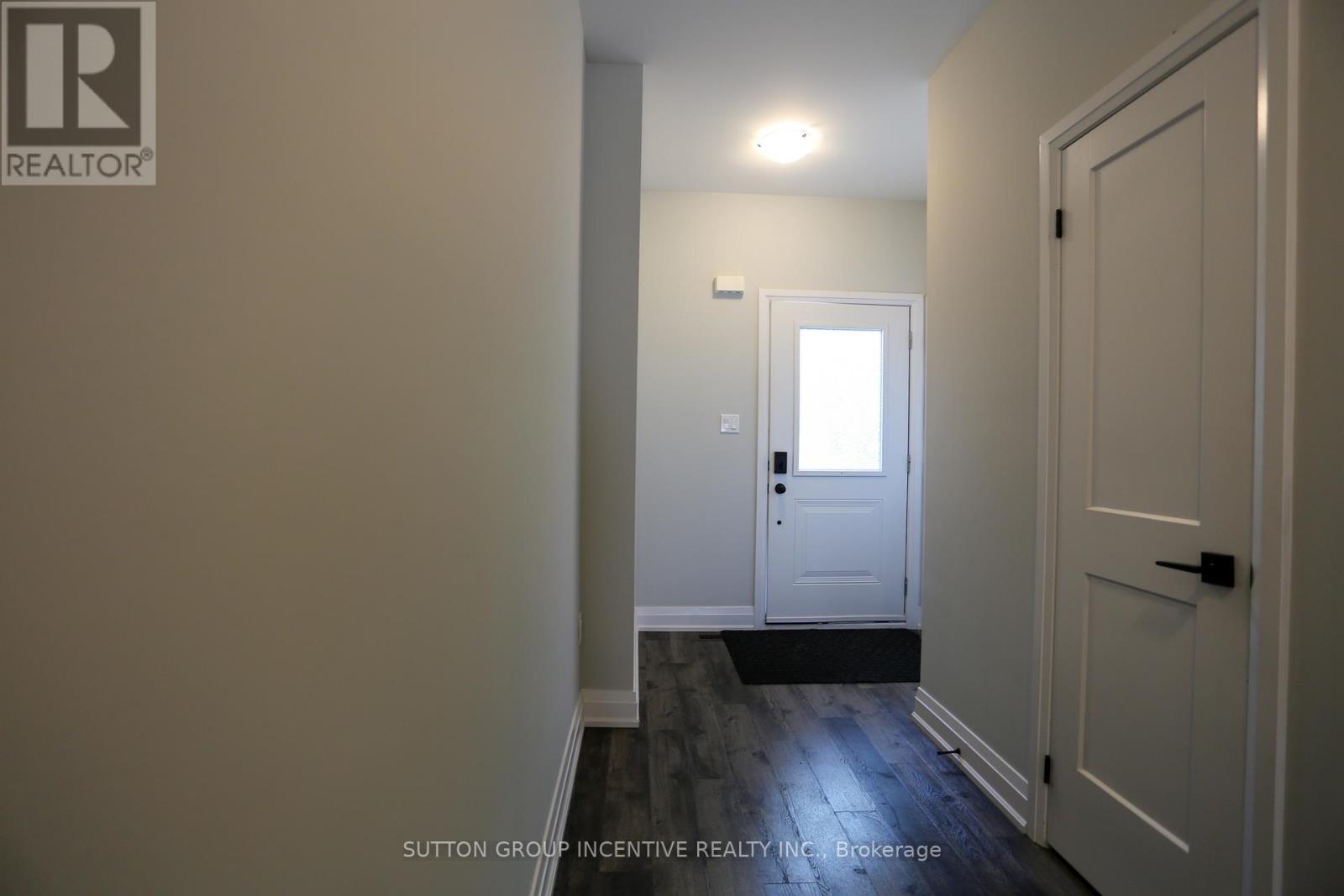 6 Stonehart Lane, Barrie, Ontario L4M 7E8 - Photo 5 - S13580070